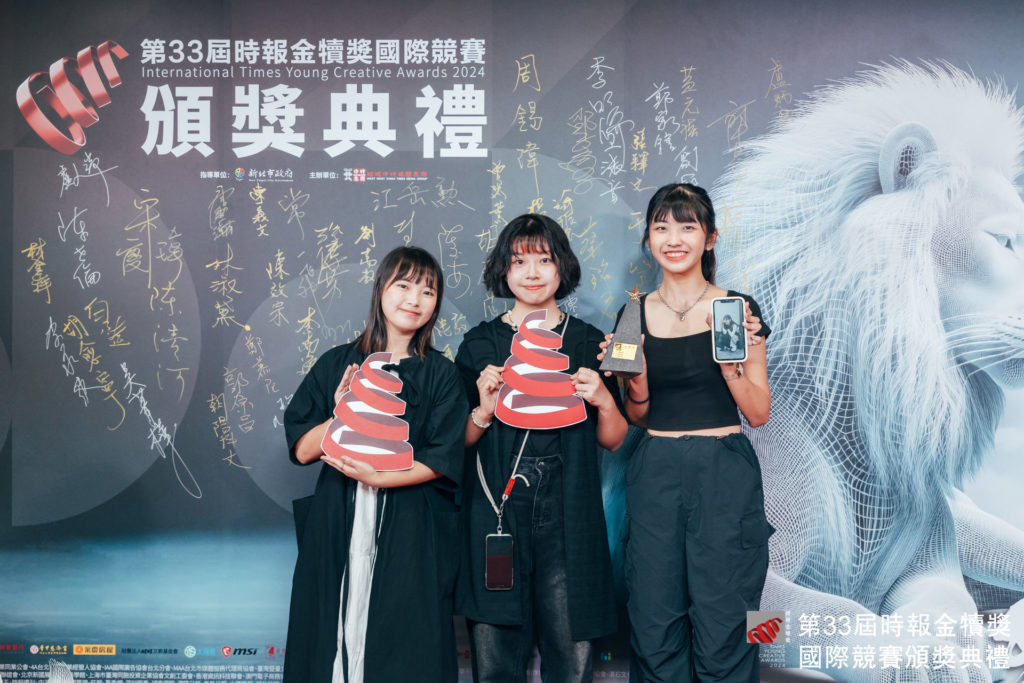 Featured image for “銘傳設計學子勇奪全球金獎　「運籤手扶梯」讓廟宇文化躍上世界舞台”